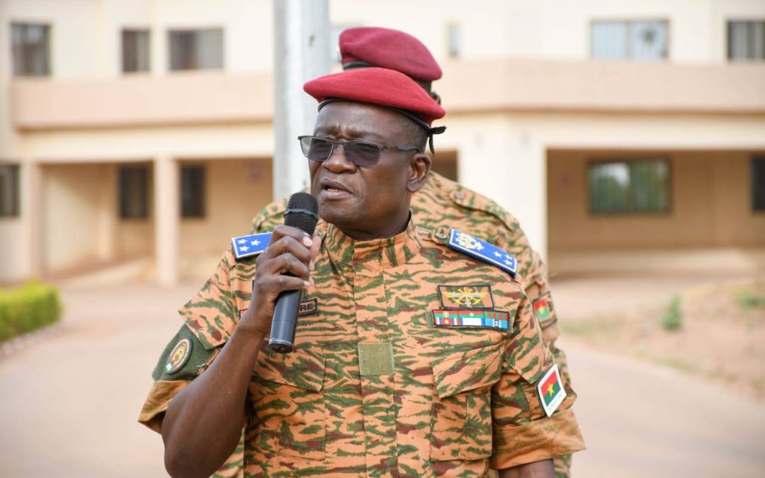 Non, le ministre burkinabè de la guerre, le général de division, Célestin Simporé n’a pas été tué en Iran