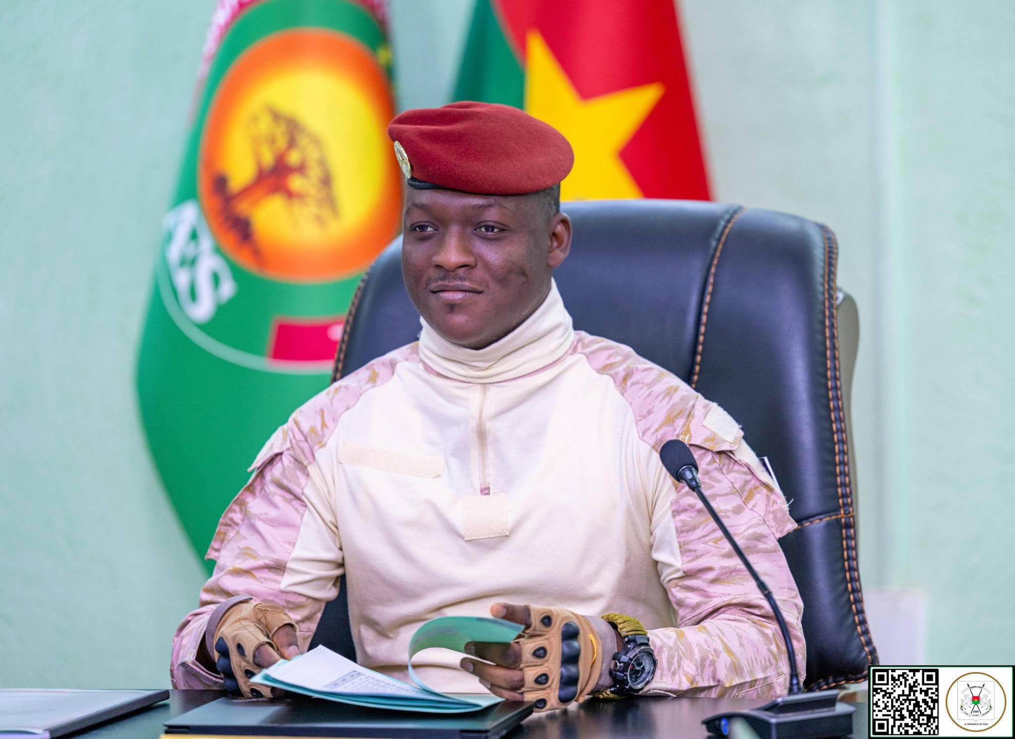 Non, le président burkinabè Ibrahim Traoré n’a pas été arrêté par Donald Trump